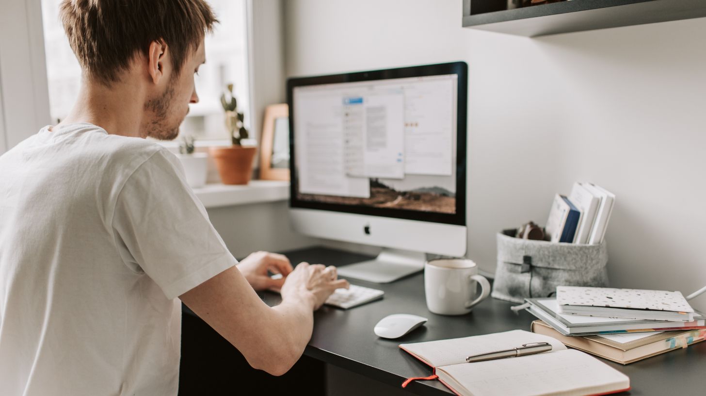 When Do I Need to Hire a Ghostwriter?