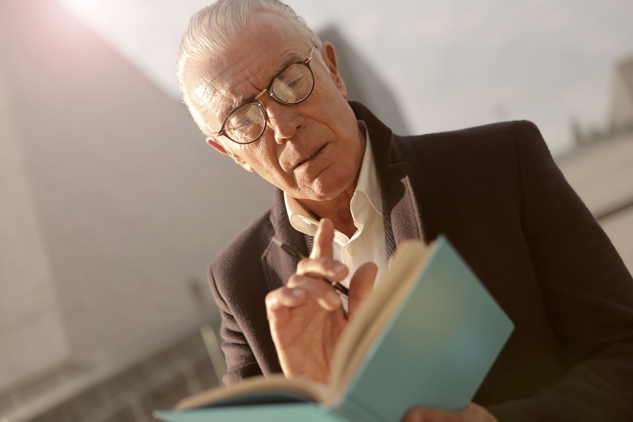 How to Write a Business Book With a Ghostwriter: A Step-by-Step Guide